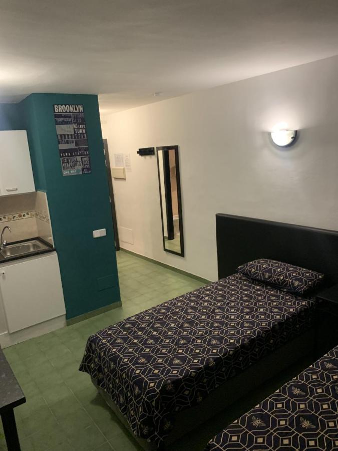 מגאלוף Coconut Apartments - Adults Only מראה חיצוני תמונה
