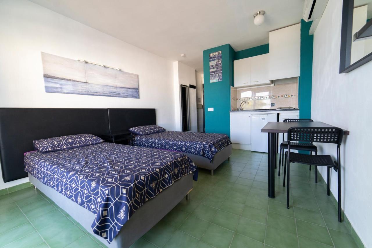 מגאלוף Coconut Apartments - Adults Only מראה חיצוני תמונה