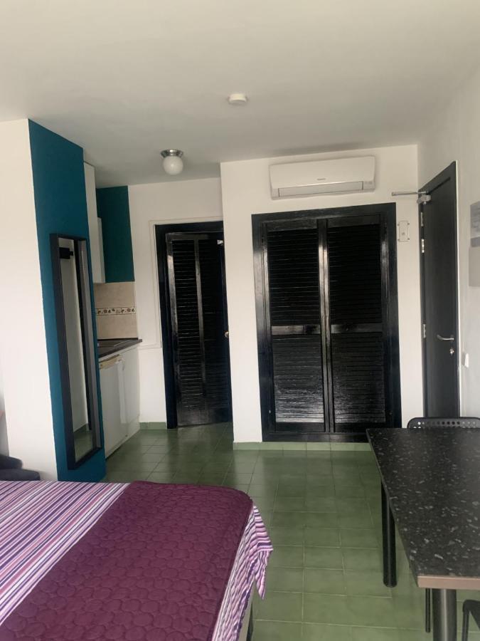 מגאלוף Coconut Apartments - Adults Only מראה חיצוני תמונה