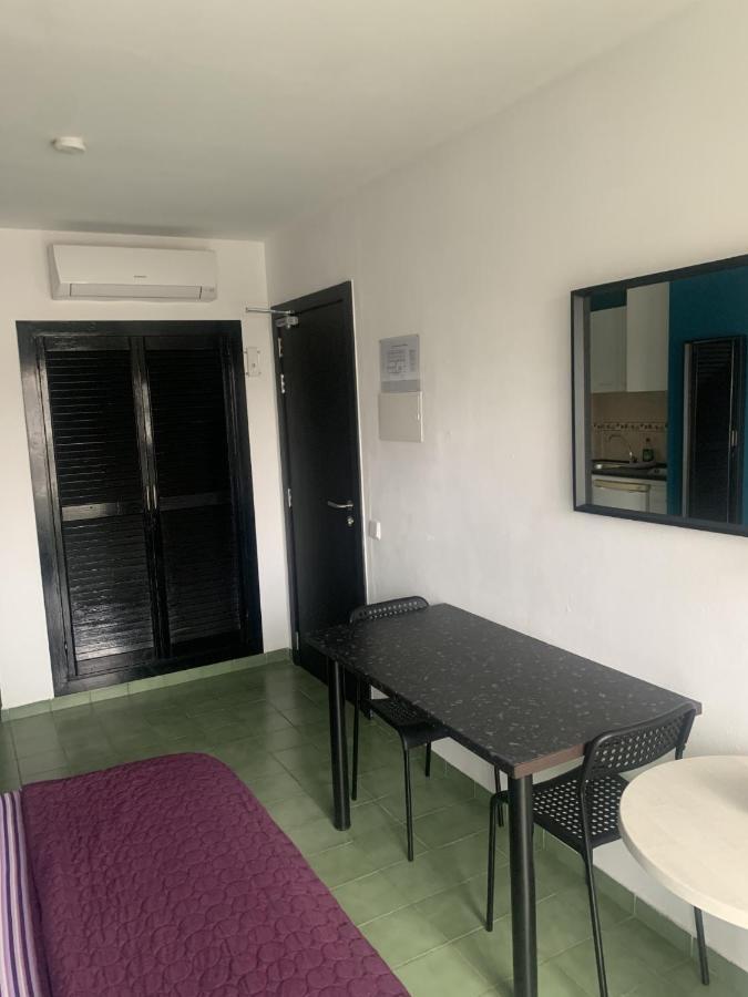 מגאלוף Coconut Apartments - Adults Only מראה חיצוני תמונה