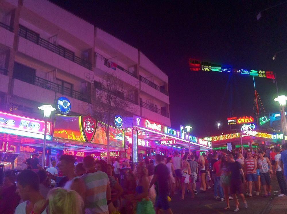 מגאלוף Coconut Apartments - Adults Only מראה חיצוני תמונה