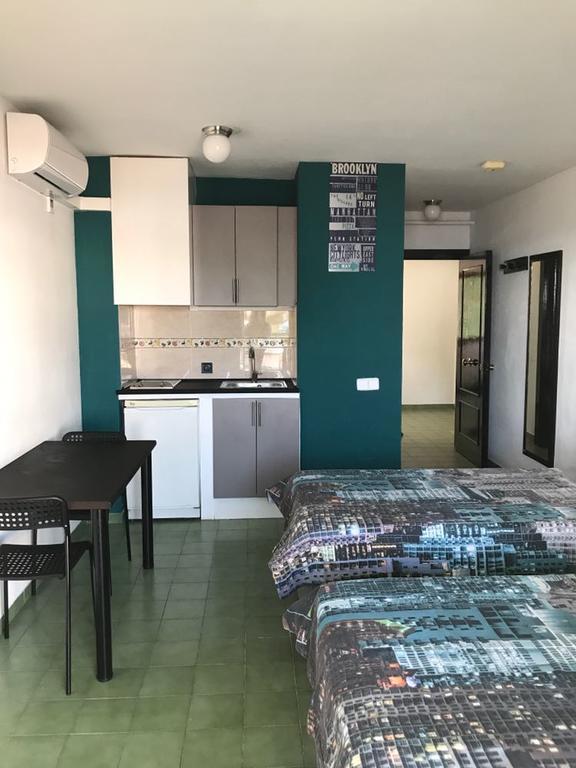 מגאלוף Coconut Apartments - Adults Only מראה חיצוני תמונה